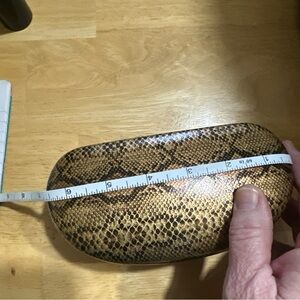 Elegant Snake Pattern Habitat Accessory